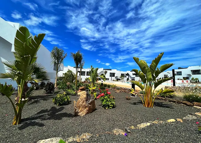 - Sleeps 4 - Parking - Close Apartment